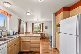 1250 Diamond St, Medford, OR 97501 - Photo 4