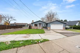 2744 Merriman Rd, Medford, OR 97501 - Photo 2