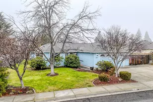 125 Meadow View Dr, Phoenix, OR 97535 - Photo 2