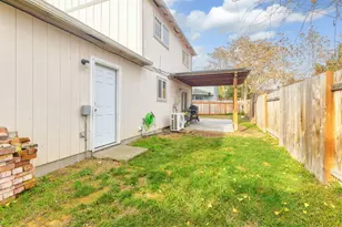 1110 SW Bridge St, Grants Pass, OR 97526 - Photo 20