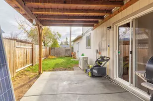 1110 SW Bridge St, Grants Pass, OR 97526 - Photo 16