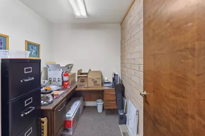 233 NE B Street, Grants Pass, OR 97526 - Photo 16