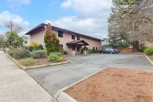 233 NE B St, Grants Pass, OR 97526 - Photo 1