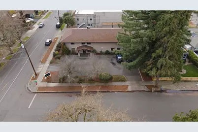233 NE B Street, Grants Pass, OR 97526 - Photo 36