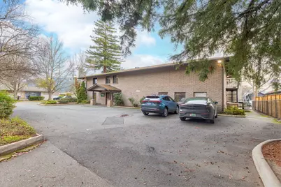 233 NE B Street, Grants Pass, OR 97526 - Photo 32