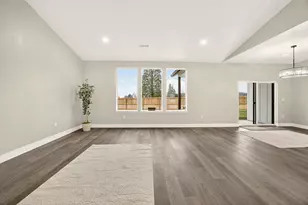 3129 Monaco Ct, Medford, OR 97504 - Photo 4