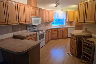 555 Freeman Rd, Central Point, OR 97502 - Photo 6