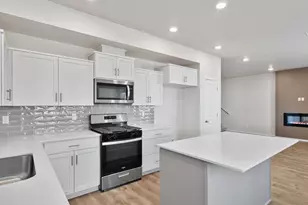 61187 Splendor Ln, Bend, OR 97702 - Photo 6