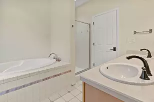 3025 NW Fairway Heights Dr, Bend, OR 97703 - Photo 18