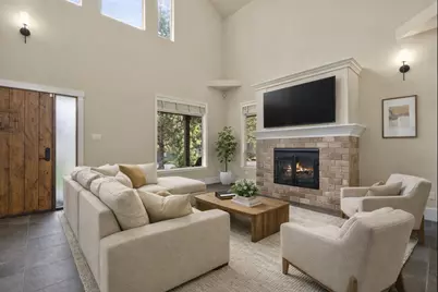 3025 NW Fairway Heights Drive, Bend, OR 97703 - Photo 2