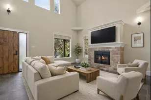 3025 NW Fairway Heights Dr, Bend, OR 97703 - Photo 2