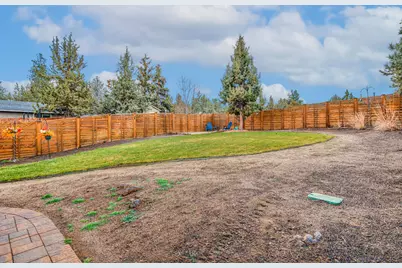 2233 NW Deschutes Place, Bend, OR 97703 - Photo 8