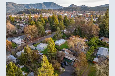 1260 Plummer Avenue, Grants Pass, OR 97527 - Photo 12