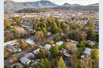 1260 Plummer Avenue, Grants Pass, OR 97527 - Photo 38