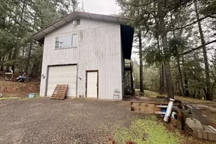 360 Hessar St, Grants Pass, OR 97527 - Photo 6