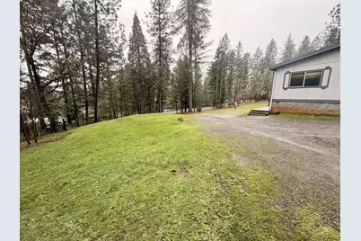 360 Hessar Street, Grants Pass, OR 97527 - Photo 4