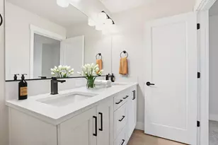 3095 NE Nipper Rd, Bend, OR 97701 - Photo 6