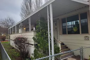 336 Beechwood Dr, Grants Pass, OR 97526 - Photo 2