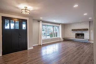 1916 Inverness Dr, Medford, OR 97504 - Photo 2