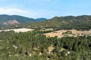 1050 Wards Creek Rd, Rogue River, OR 97537 - Photo 6
