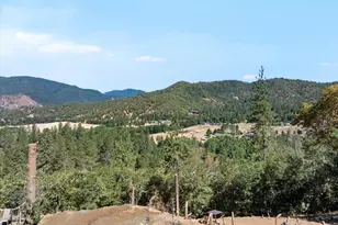 1050 Wards Creek Rd, Rogue River, OR 97537 - Photo 10