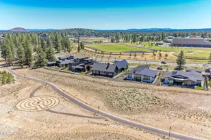 3122 NW Crossing Dr, Bend, OR 97703 - Photo 2