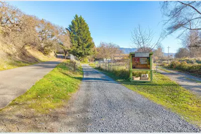 9395 Highway 238, Jacksonville, OR 97530 - Photo 22