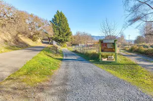 9395 Hwy 238, Jacksonville, OR 97530 - Photo 22