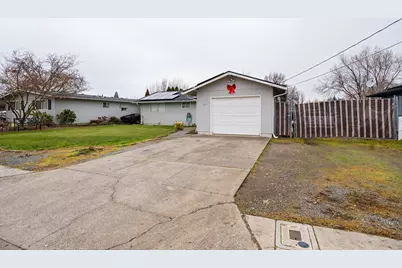 2441 N Keene Way Drive, Medford, OR 97504 - Photo 2