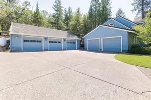 543 Serenity Ln, Grants Pass, OR 97526 - Photo 2
