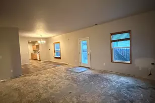 834 Isherwood Dr, Central Point, OR 97502 - Photo 4