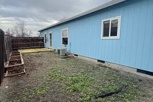 834 Isherwood Dr, Central Point, OR 97502 - Photo 16