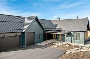 3118 NW Crossing Dr, Bend, OR 97703 - Photo 2