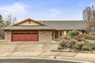 4231 Tamarack Dr, Medford, OR 97504 - Photo 1