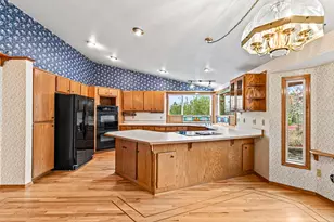 4231 Tamarack Dr, Medford, OR 97504 - Photo 6