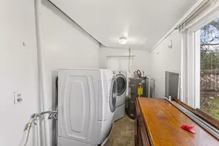 609 SE Riverside Ave, Grants Pass, OR 97526 - Photo 10