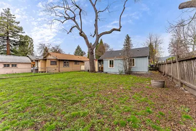 609 SE Riverside Avenue, Grants Pass, OR 97526 - Photo 14