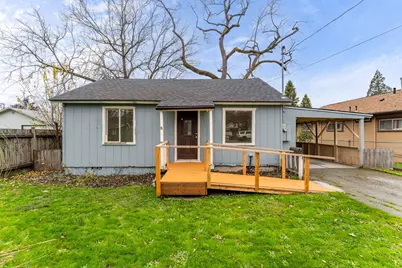 609 SE Riverside Avenue, Grants Pass, OR 97526 - Photo 2