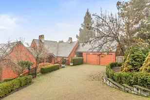 443 Conestoga Cir, Jacksonville, OR 97530 - Photo 2