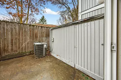 821 E 10th Street, Medford, OR 97504 - Photo 46