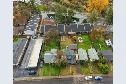 821 E 10th Street, Medford, OR 97504 - Photo 36