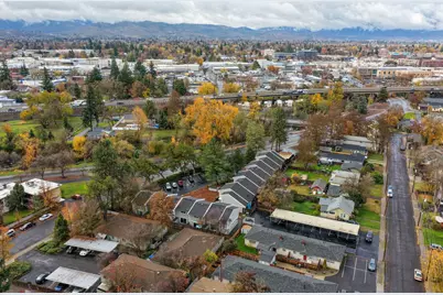 821 E 10th Street, Medford, OR 97504 - Photo 34