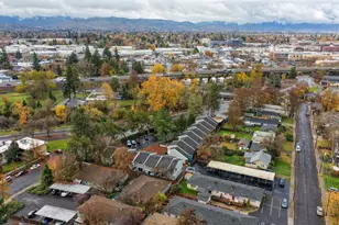 821 E 10th St, Medford, OR 97504 - Photo 34