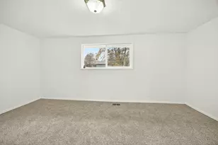 821 E 10th St, Medford, OR 97504 - Photo 26