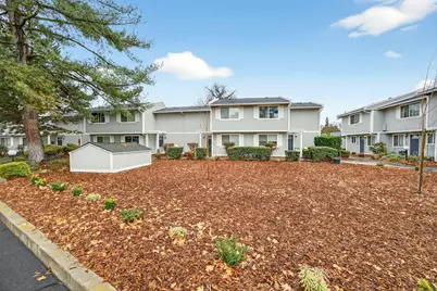 821 E 10th Street, Medford, OR 97504 - Photo 2