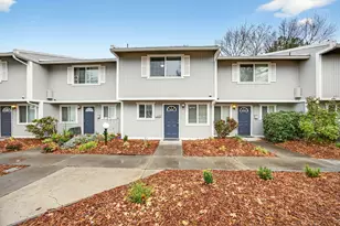 821 E 10th St, Medford, OR 97504 - Photo 6