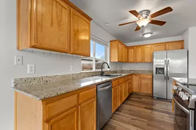 1642 Hollyhock Drive, Medford, OR 97504 - Photo 8