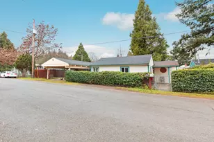 1400 Playford Ln, Grants Pass, OR 97527 - Photo 2