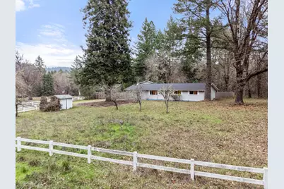 464 Sunny Glen Way, Wolf Creek, OR 97497 - Photo 2