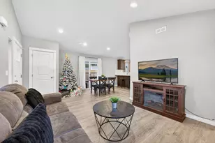 949 NW Upas Ave, Redmond, OR 97756 - Photo 4